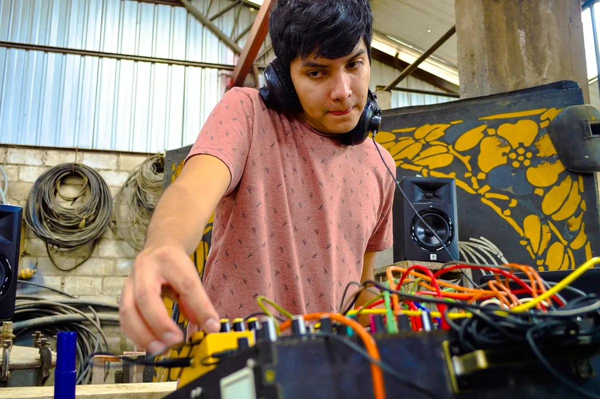 First DJ Night at Pulse Room: A Beginner's Guide to Etiquette and Timing
